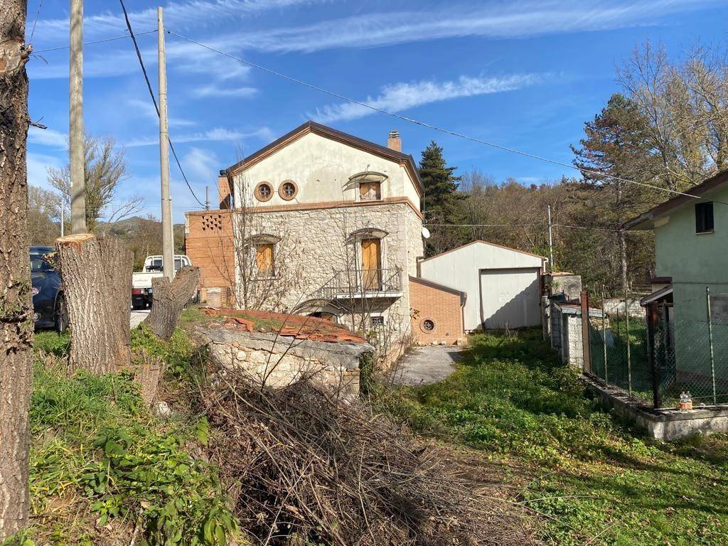 Villa a Castel di sangro in Via Vallocchie - Foto 2