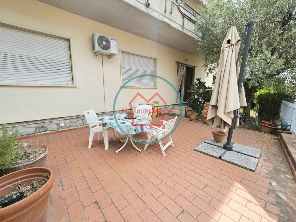 Villa a Massa e cozzile in Via Giuseppe Verdi - Foto 2