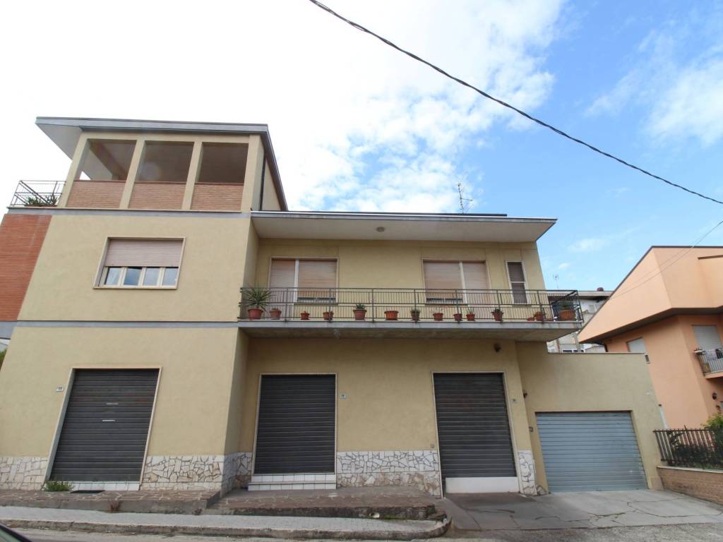 Box / garage a Roseto degli abruzzi in Via austria, 28 - Foto 4