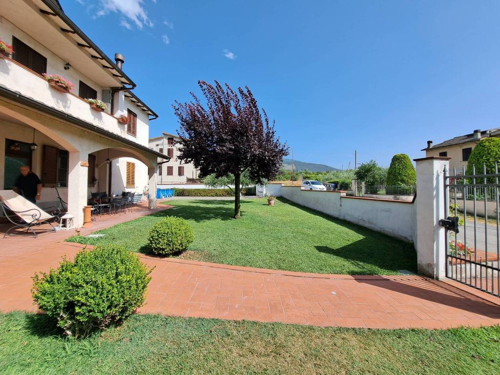 Villa a Campello sul clitunno in Via Andrea Gradassi - Foto 4