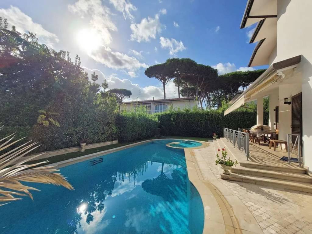 Villa a Pietrasanta in Via Palestro S.N.C. - Foto 3