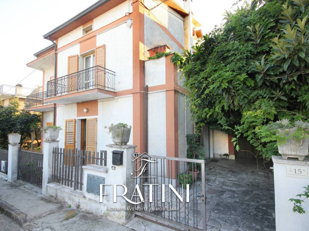 Casa indipendente a Nereto in Via Michelangelo, 15 - Foto 3