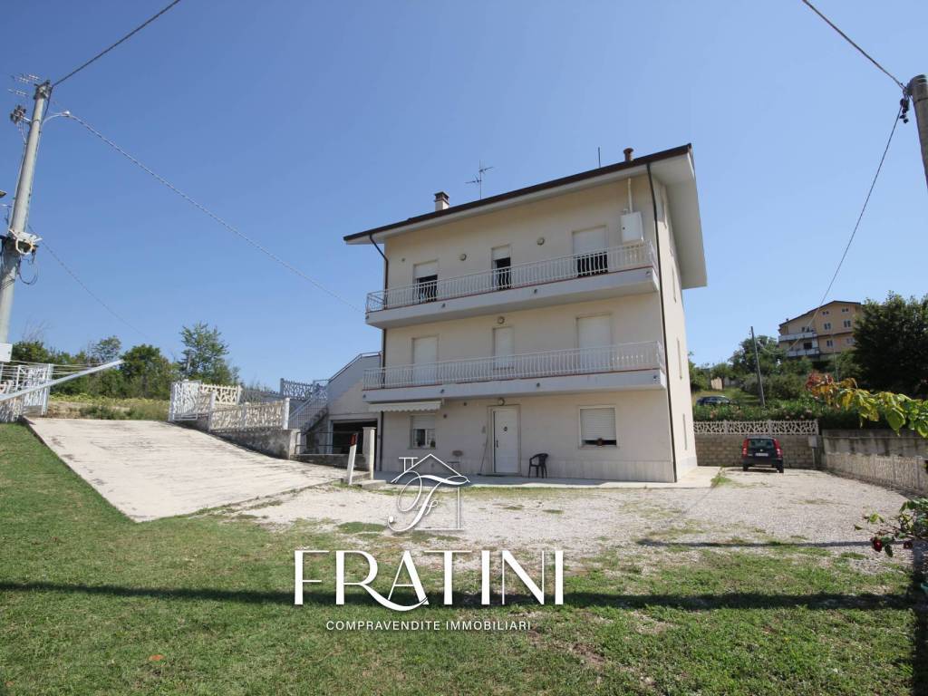 Appartamento a Civitella del tronto in Via per Teramo, 3 - Foto 2