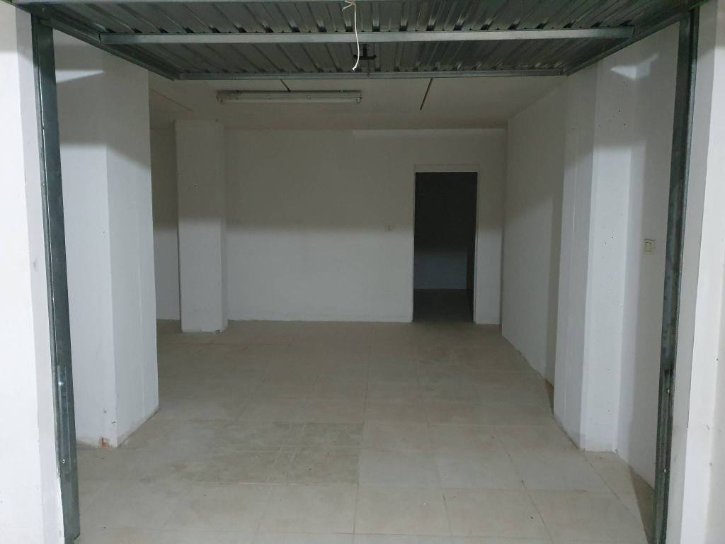 Box / garage a Tolentino in Via Isonzo, 1 - Foto 2