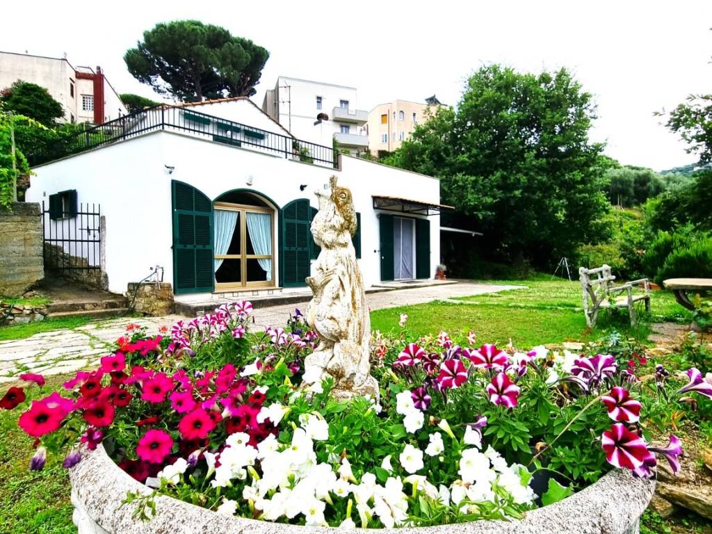 Villa a Spotorno in Via dei Pini - Foto 2