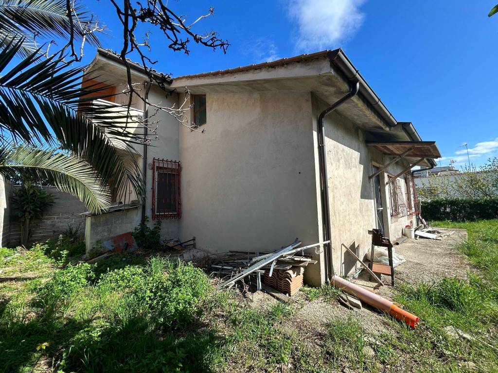 Villa a Aprilia in Via Gidora - Foto 3