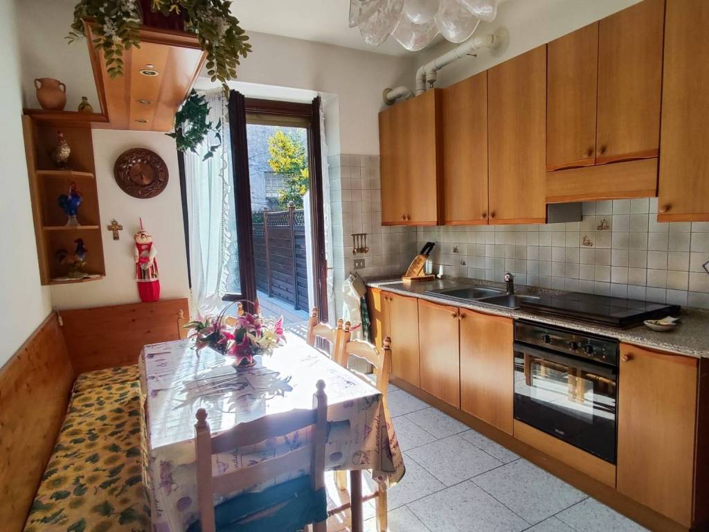 Villa a Tradate in Via Damiano Chiesa - Foto 3