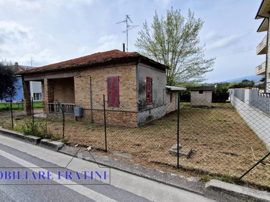 Rustico / casale a Sant'egidio alla vibrata in Viale Kennedy, 184 - Foto 2