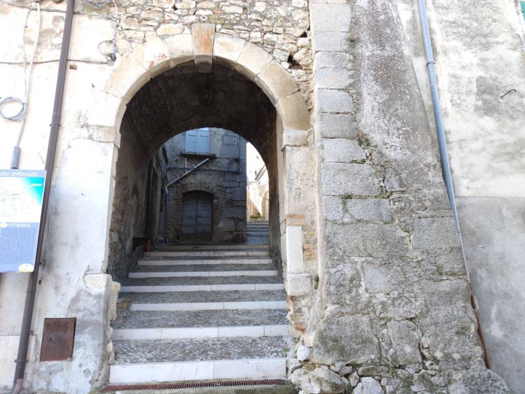 Casa indipendente a Pietranico in Piazza degli Eroi - Foto 2