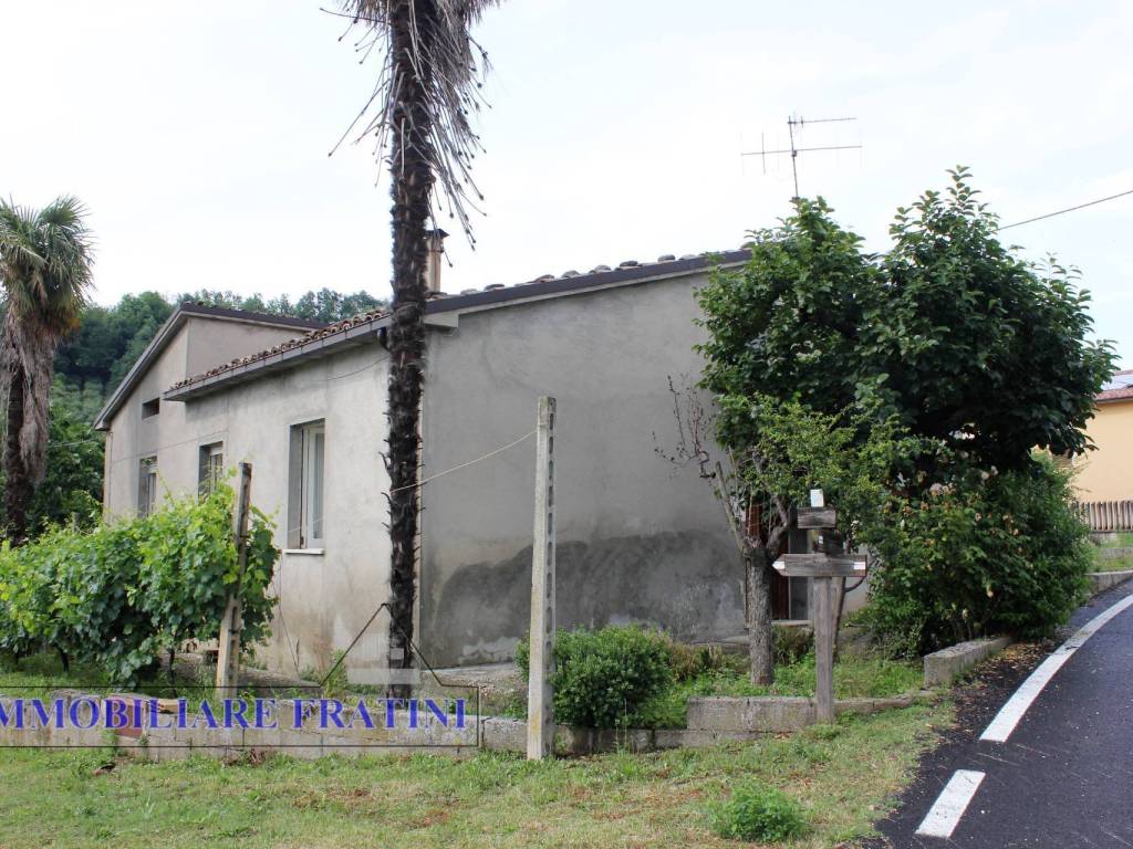 Casa indipendente a Tossicia in Contrada Palozza - Foto 2