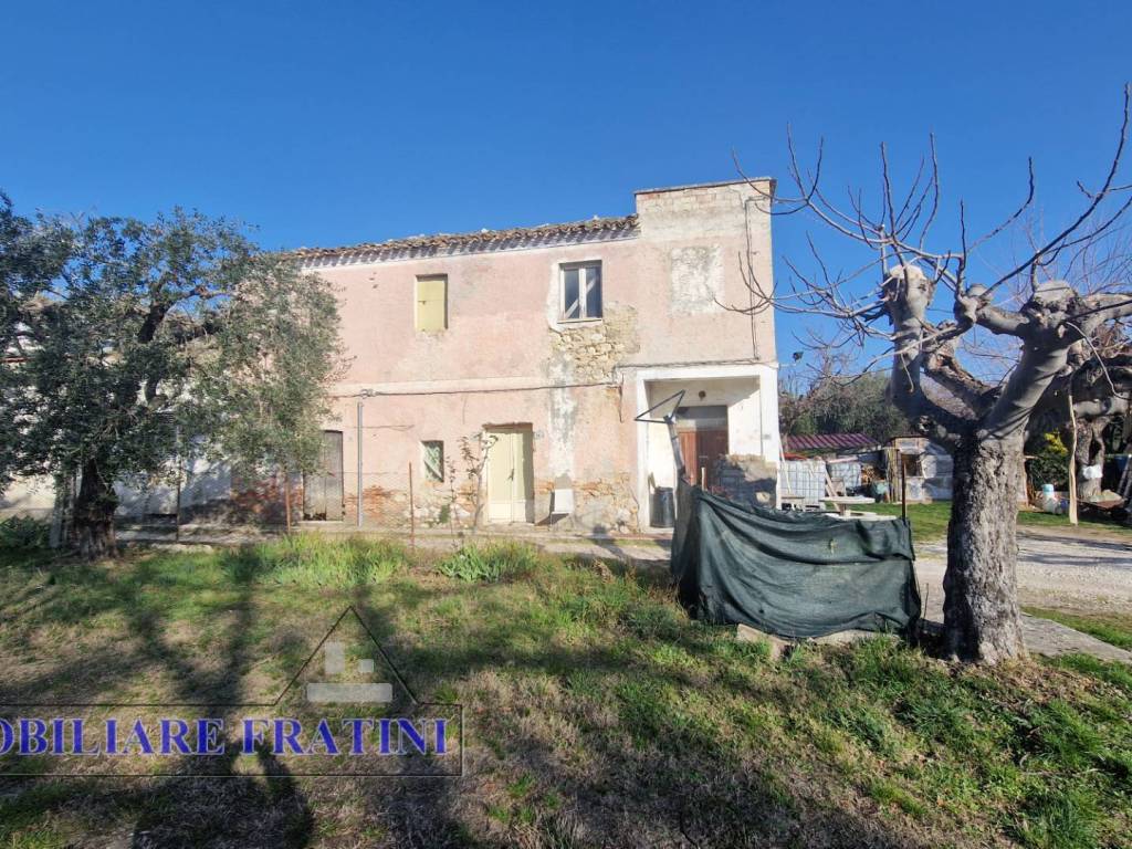 Rustico / casale a Sant'egidio alla vibrata in Via Giuseppe Verdi - Foto 2