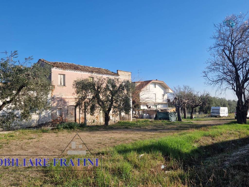 Rustico / casale a Sant'egidio alla vibrata in Via Giuseppe Verdi - Foto 3