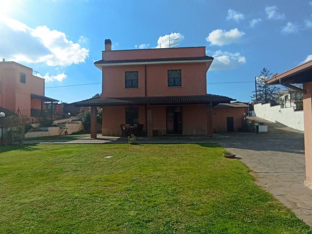 Villa a Aprilia in Via Monviso - Foto 2