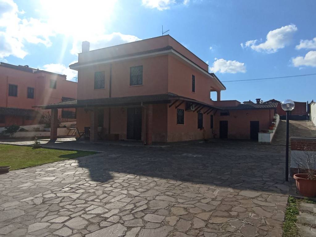 Villa a Aprilia in Via Monviso - Foto 3