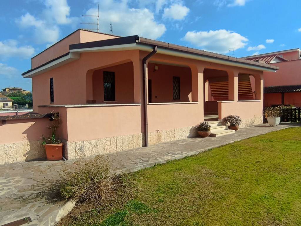 Villa a Aprilia in Via Monviso - Foto 4