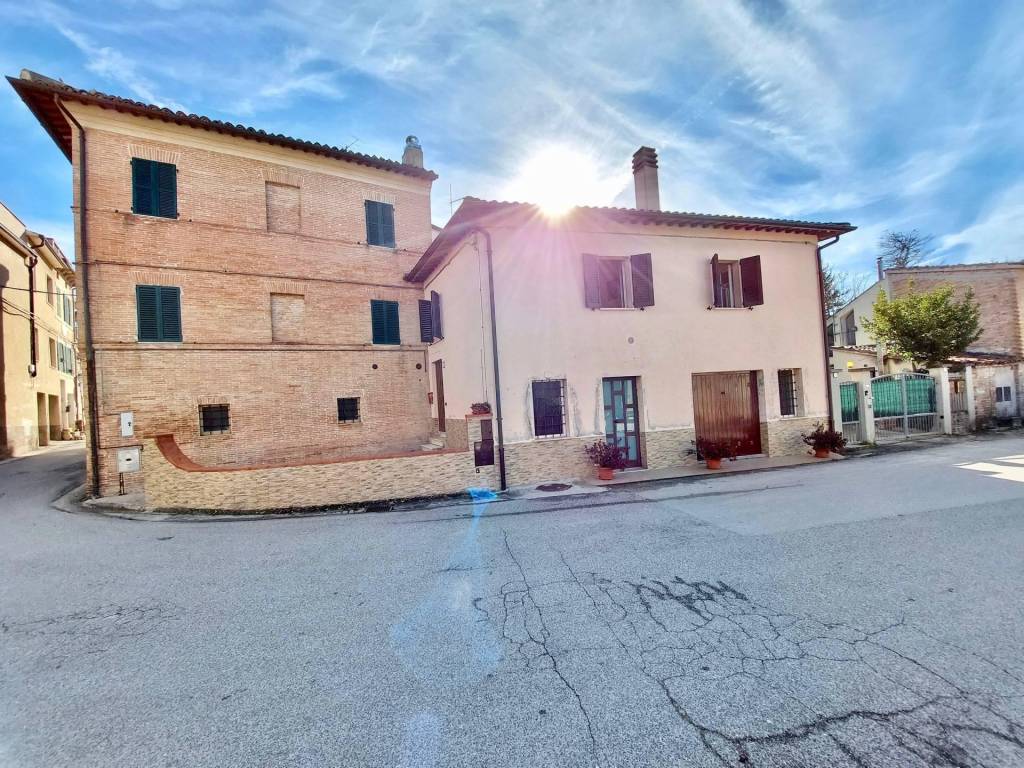 Casa indipendente a Fabriano in SAN MICHELE - Foto 2