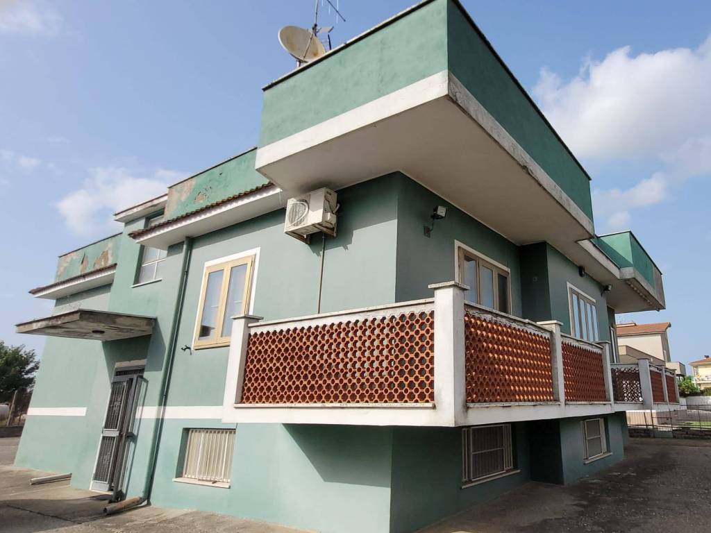 Villa a Aprilia in Via dei Rutuli - Foto 2