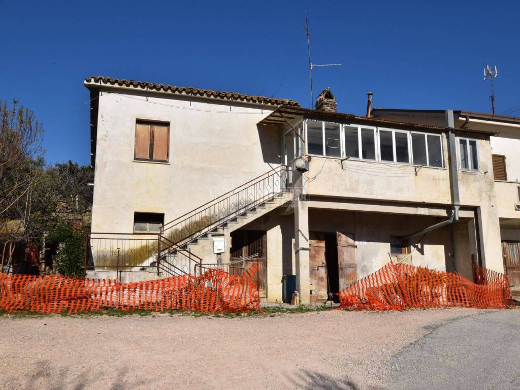 Rustico / casale a Porto san giorgio in Via Valle Oscura 39 - Foto 2