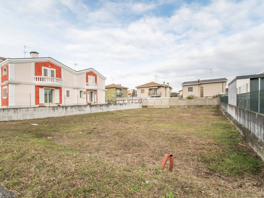 Terreno a Olgiate olona in Via Giovannino Guareschi 19 - Foto 1