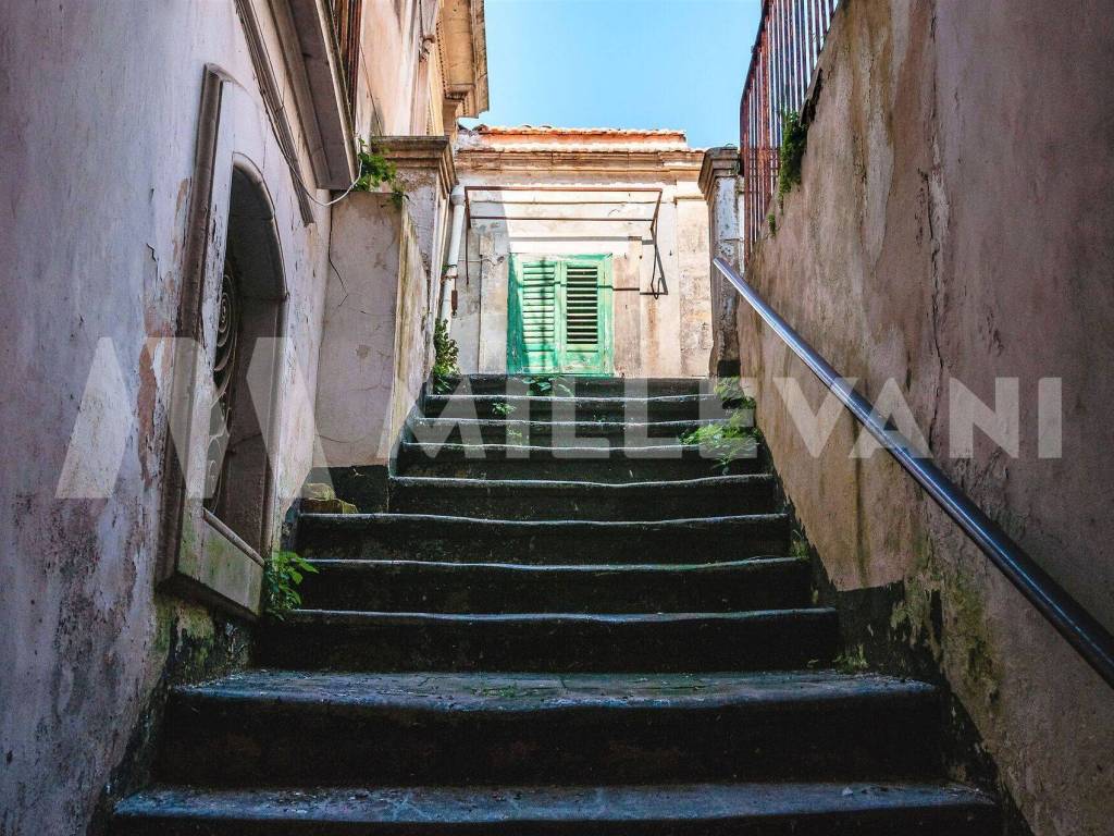 Palazzo / stabile a Modica in Via Castellett - Foto 3