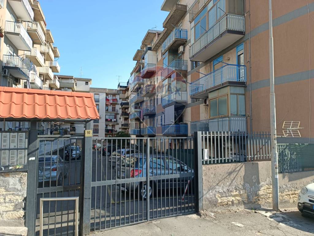 Appartamento a Catania in Viale Medaglie D'Oro, 90 - Foto 2