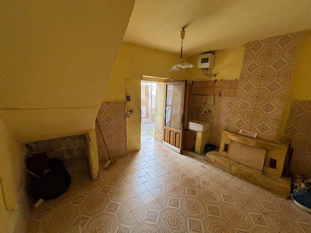 Casa indipendente a Montoro in Via Tenente Luigi Salsano - Foto 2