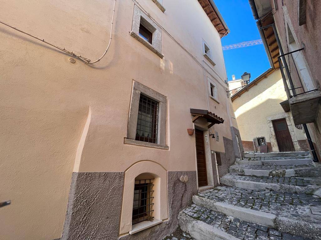 Appartamento a Rocca di cambio in Via dell'Amicizia - Foto 2
