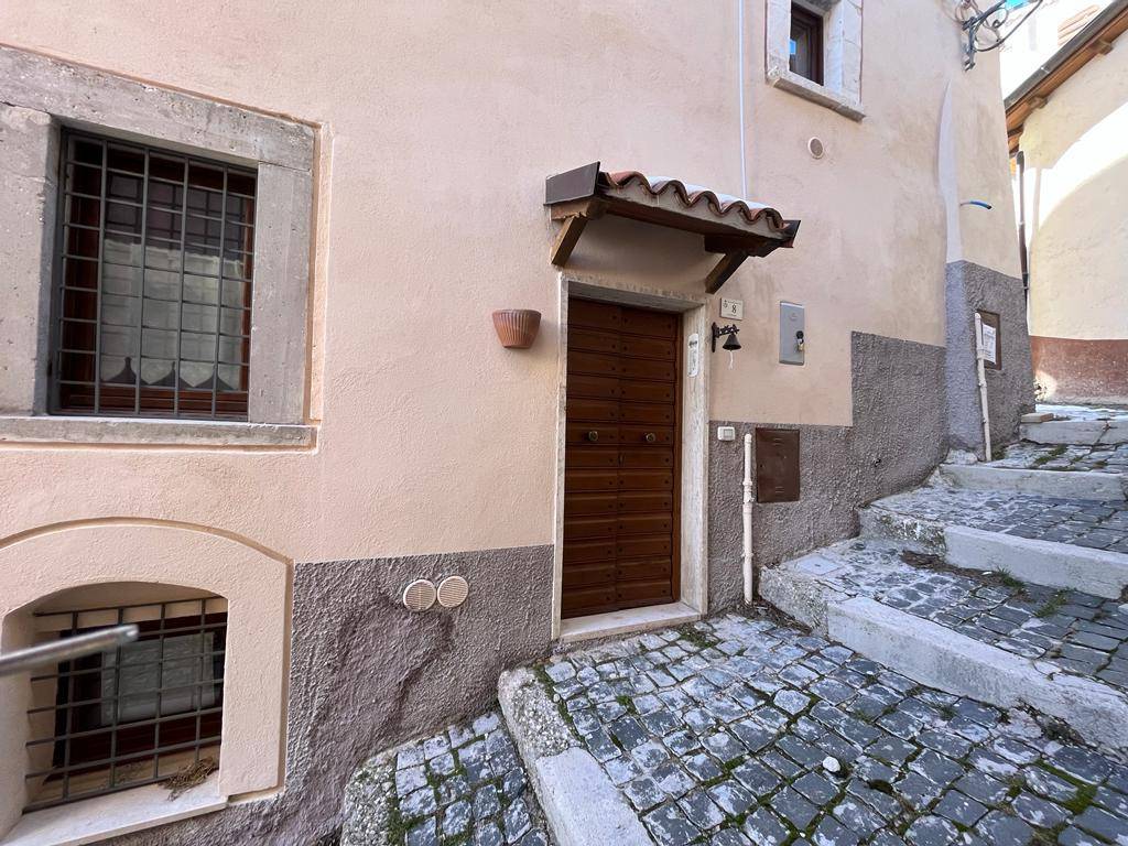 Appartamento a Rocca di cambio in Via dell'Amicizia - Foto 3