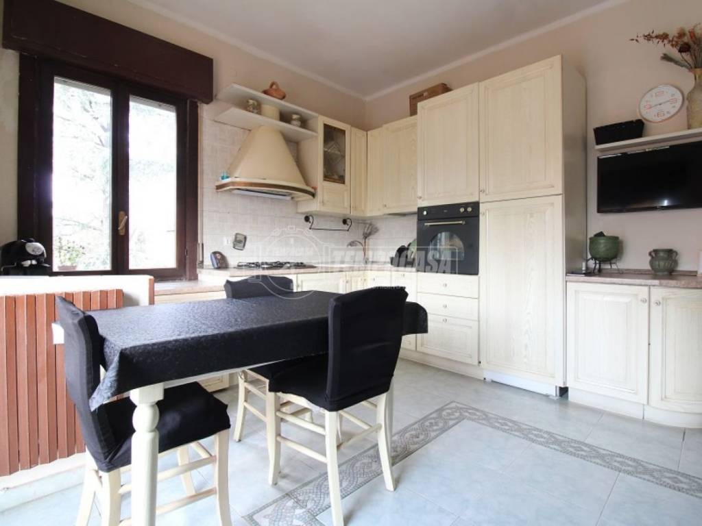 Appartamento a Reggio emilia in Via Martiri di Cervarolo - Foto 2