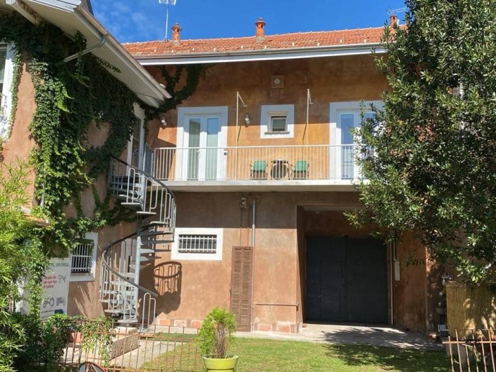 Appartamento a Borgomanero in Via Antonio Rosmini - Foto 2
