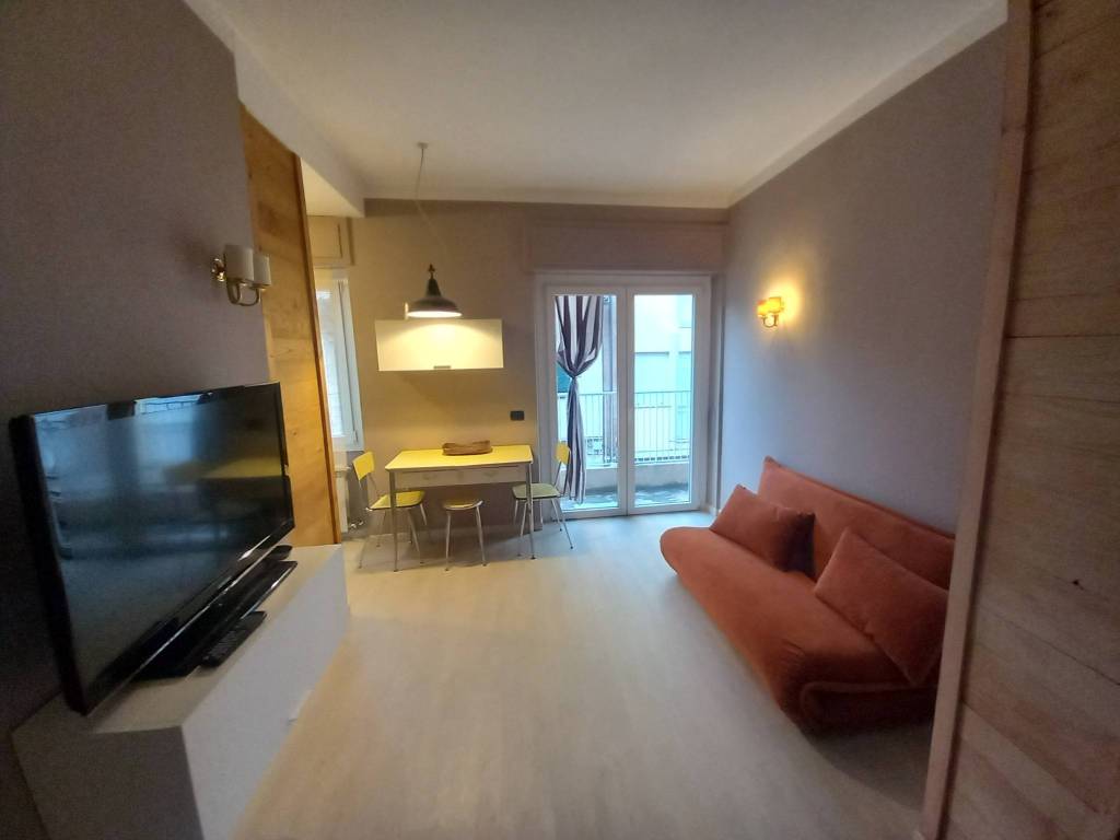 Appartamento a Borgomanero in Via Antonio Rosmini - Foto 4