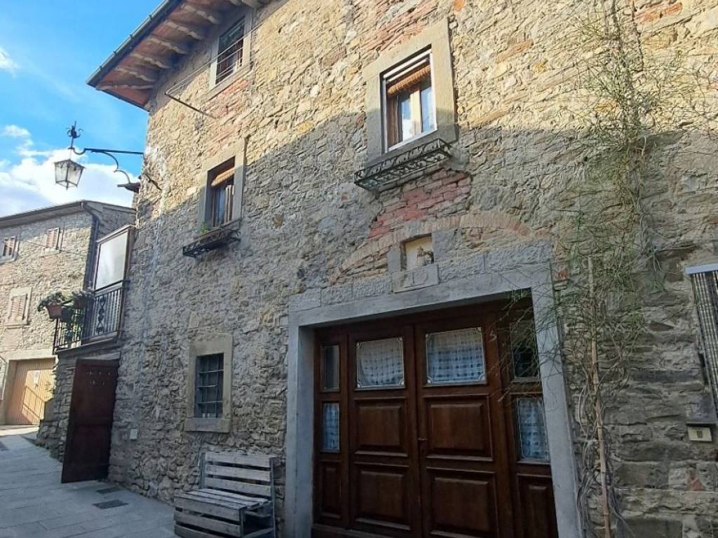 Casa indipendente a Poppi in Località Lierna, 26 - Foto 2