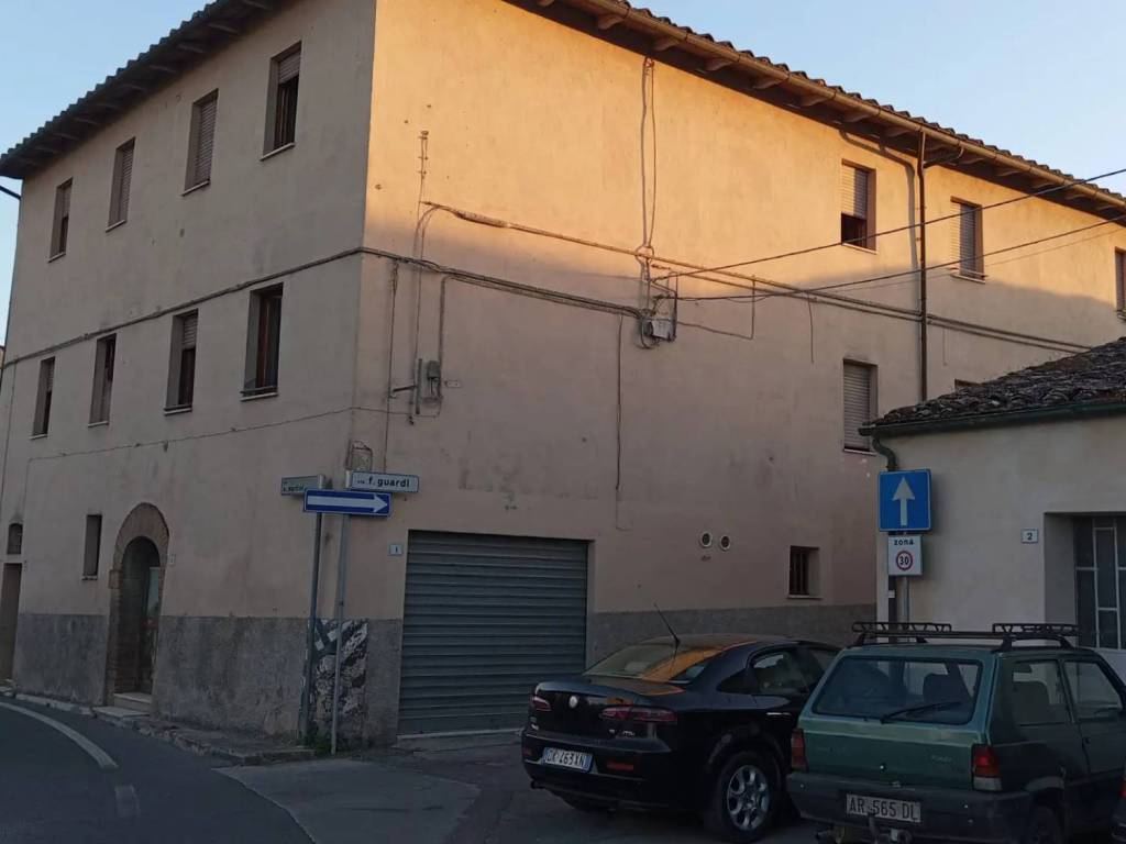 Palazzo / stabile a Colle di val d'elsa in Via Simone Martini - Foto 2