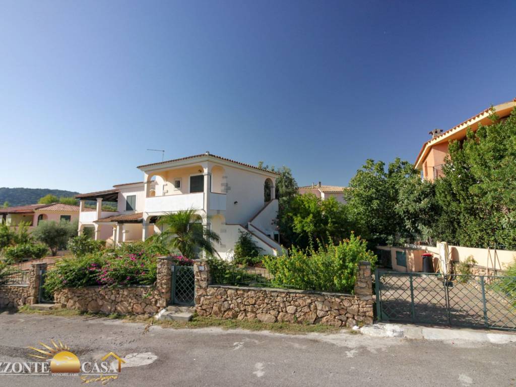 Villa a Budoni in Via Dora Baltea, 2 - Foto 2