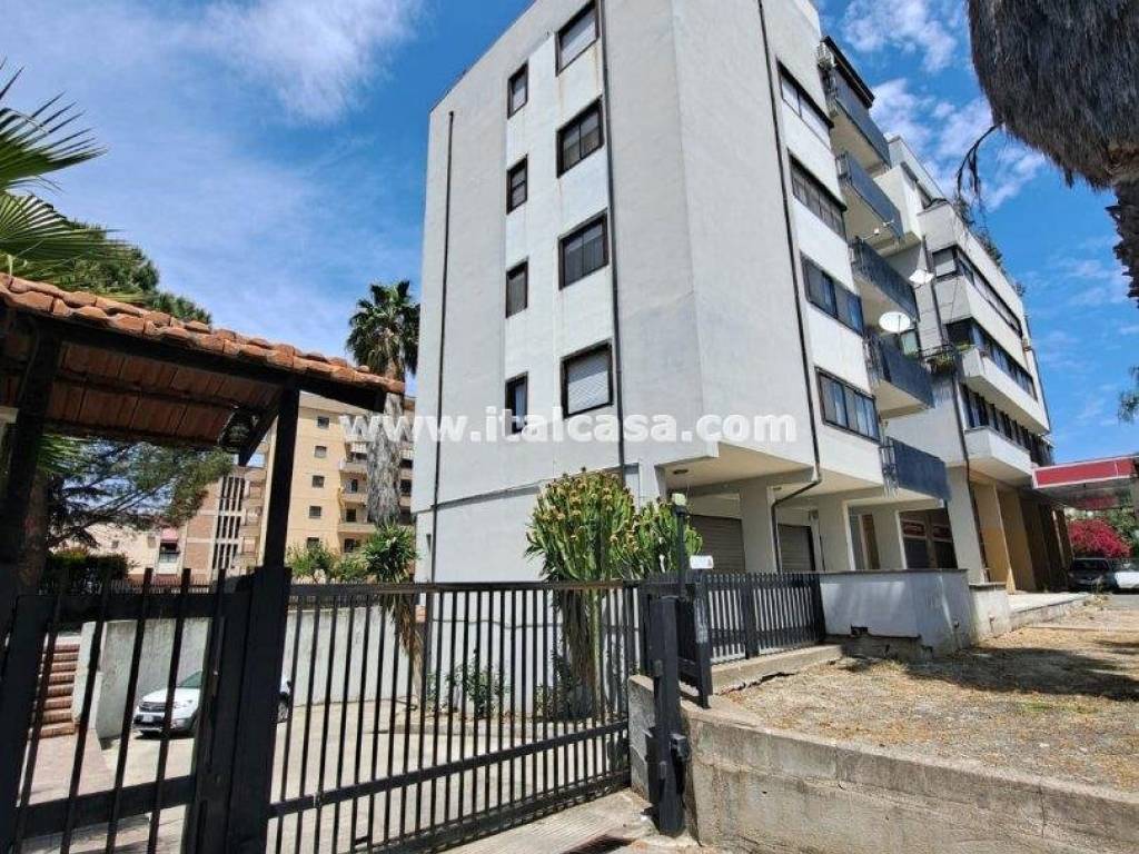Appartamento a Crotone in Via Giovanni Paolo II - Foto 2