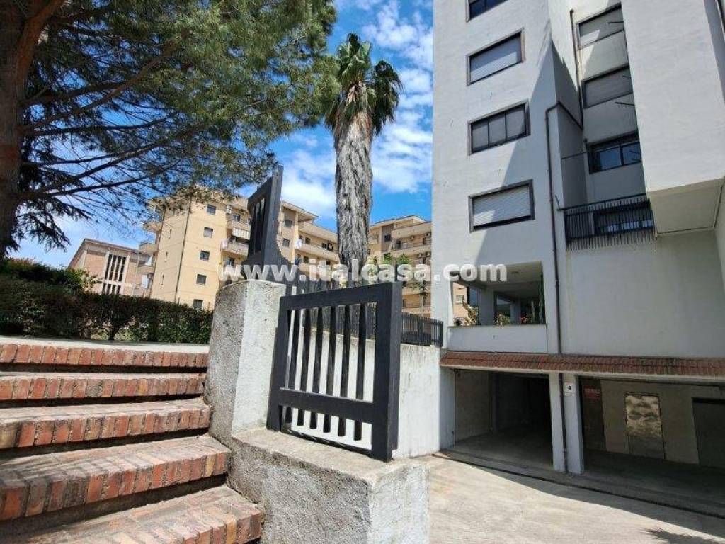 Appartamento a Crotone in Via Giovanni Paolo II - Foto 4