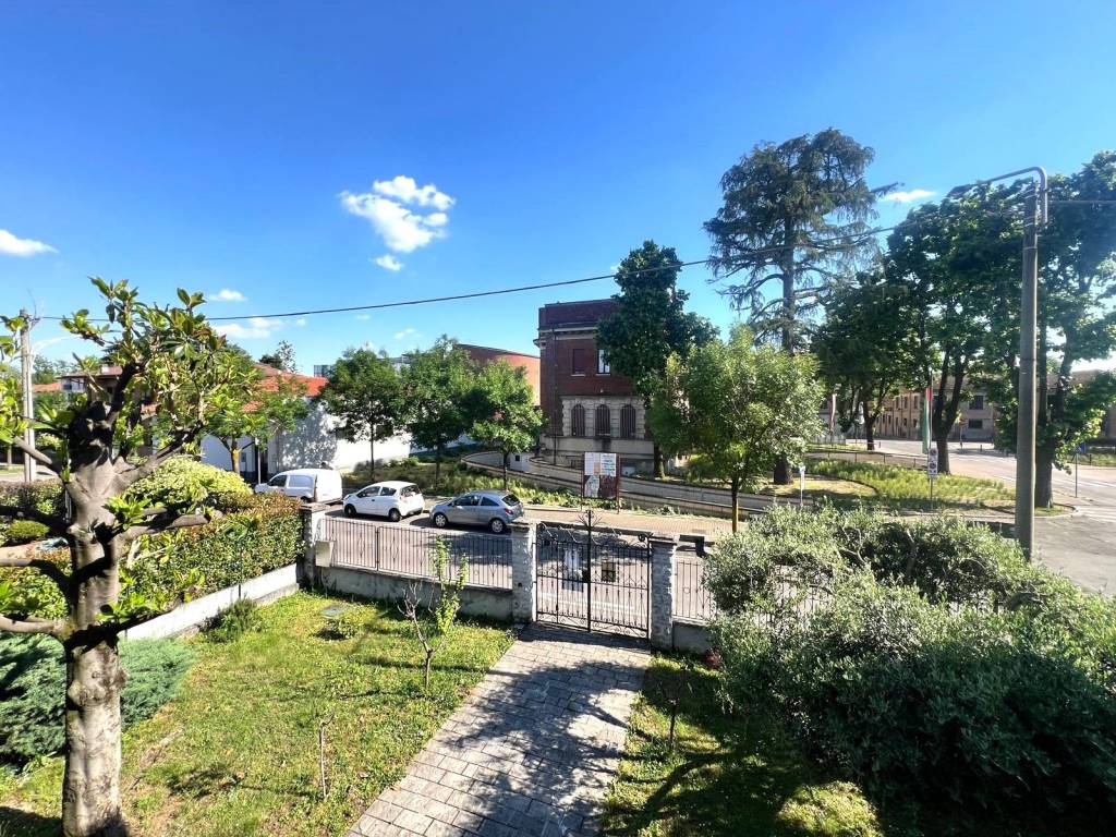 Villa a Caronno pertusella in Via Roma, 267 - Foto 2