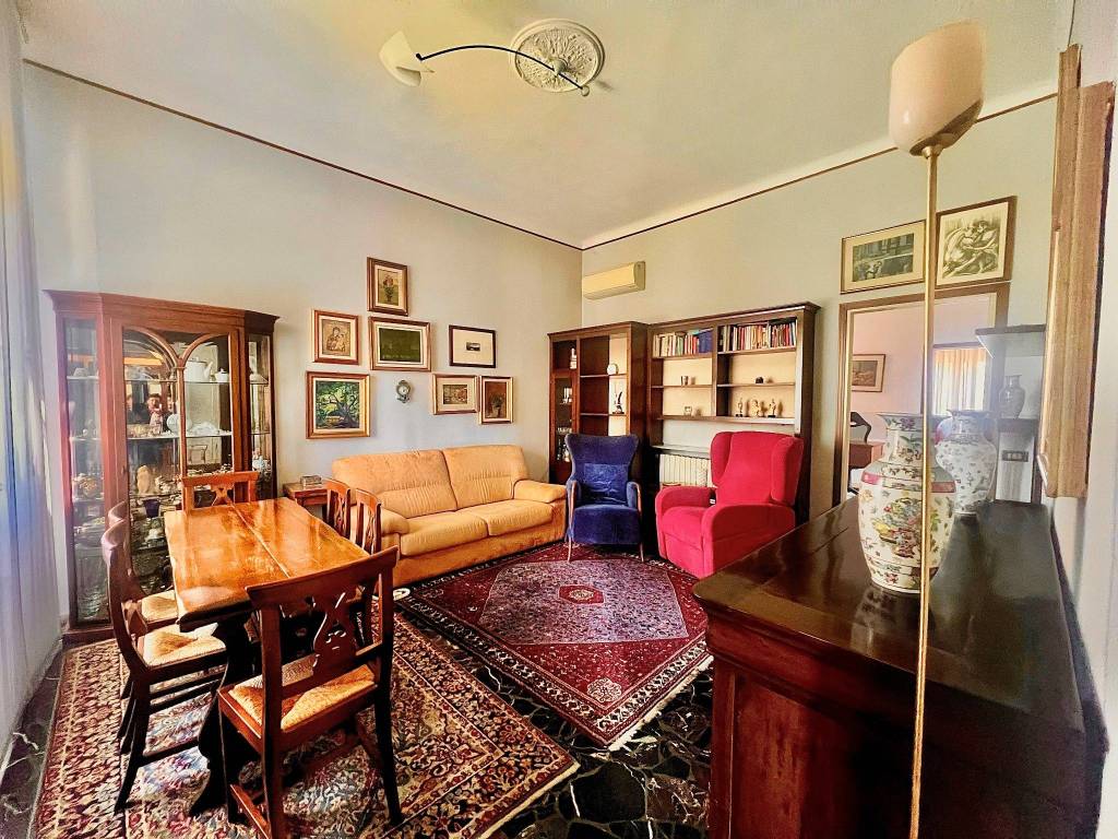 Villa a Caronno pertusella in Via Roma, 267 - Foto 4