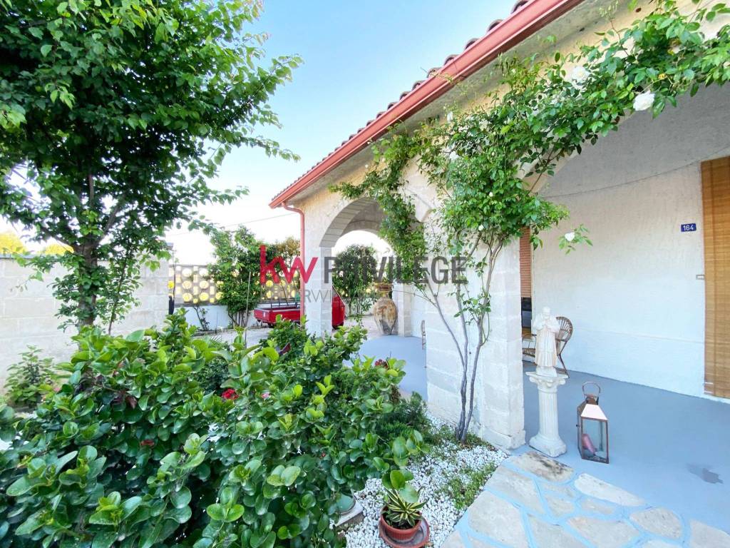Villa a San donaci in Via Campi, 164 - Foto 3