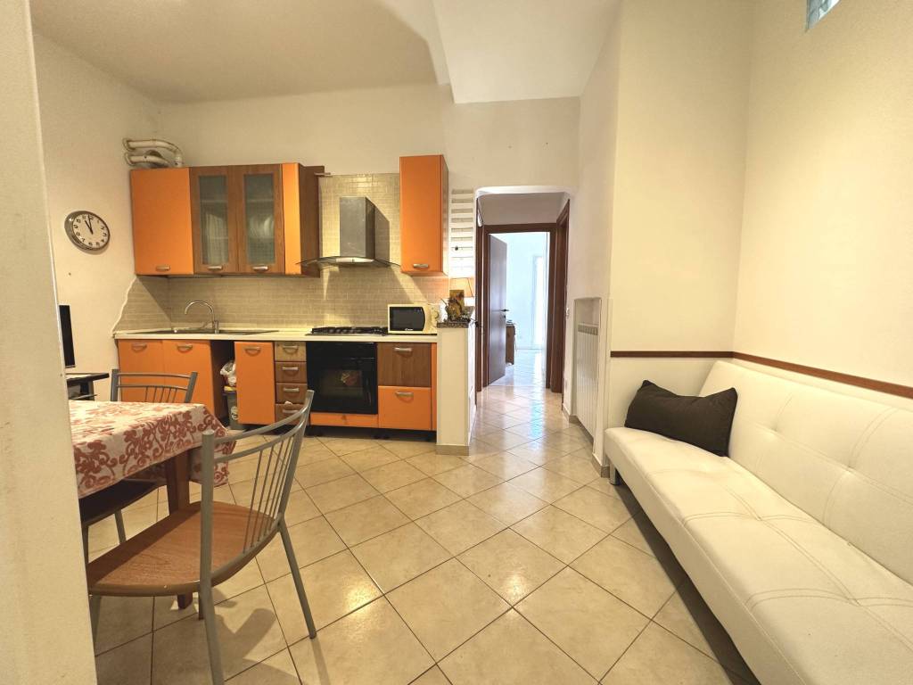 Appartamento a Finale ligure in Via Giovanni Porro, 15 - Foto 2