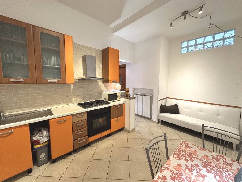 Appartamento a Finale ligure in Via Giovanni Porro, 15 - Foto 3
