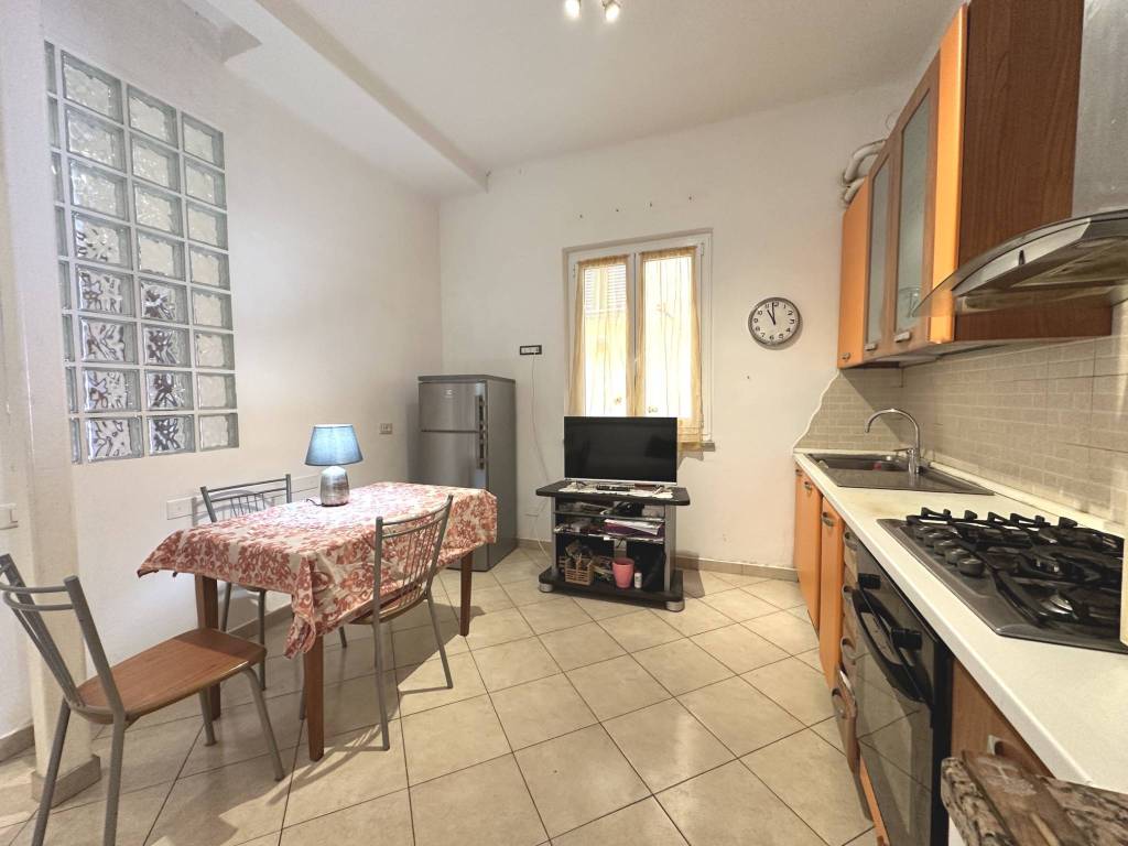 Appartamento a Finale ligure in Via Giovanni Porro, 15 - Foto 5
