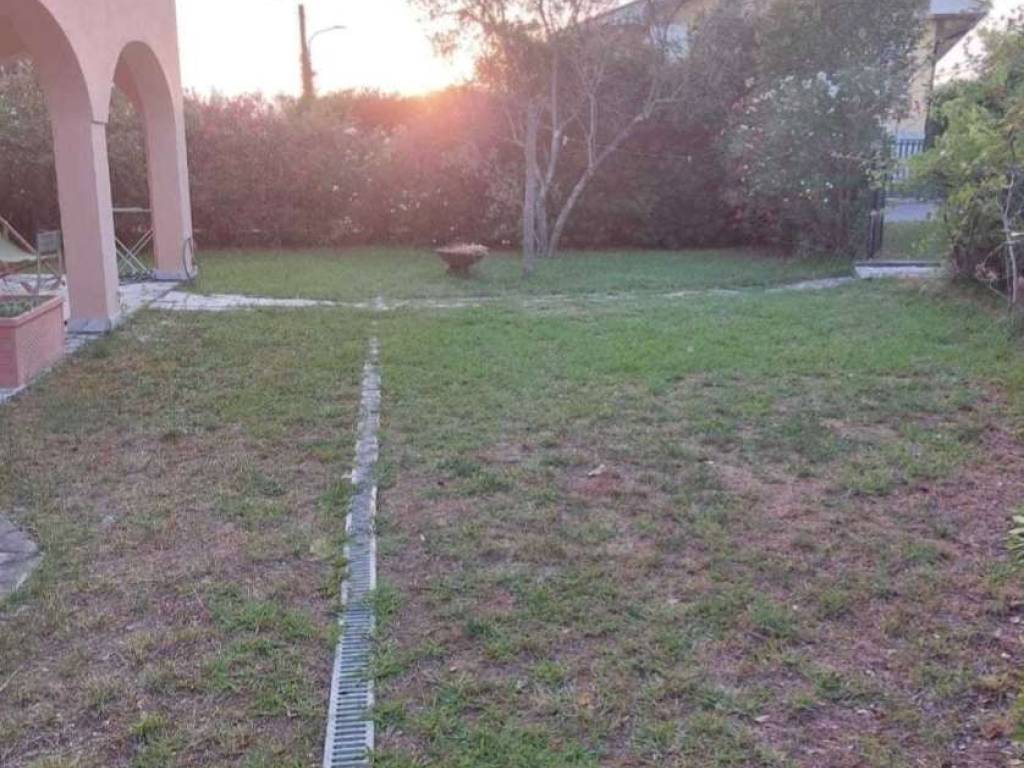Villa a Castelnuovo magra in via degli ulivi - Foto 3
