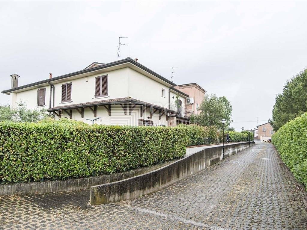 Appartamento a Massa lombarda in Via Martiri Della Libertà - Foto 4