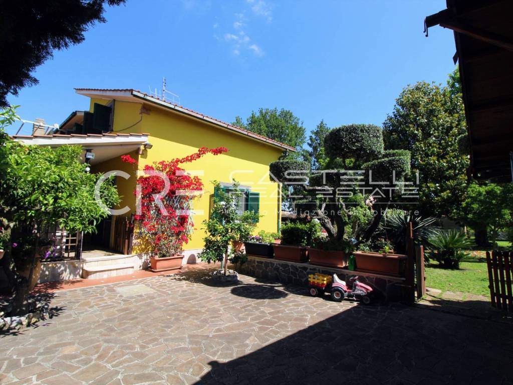 Villa a Aprilia in Via Monte Luco, 8 - Foto 2