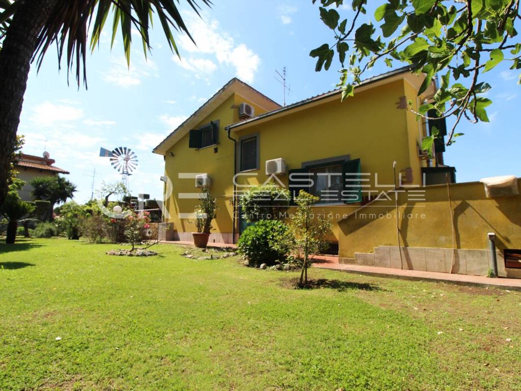 Villa a Aprilia in Via Monte Luco, 8 - Foto 3