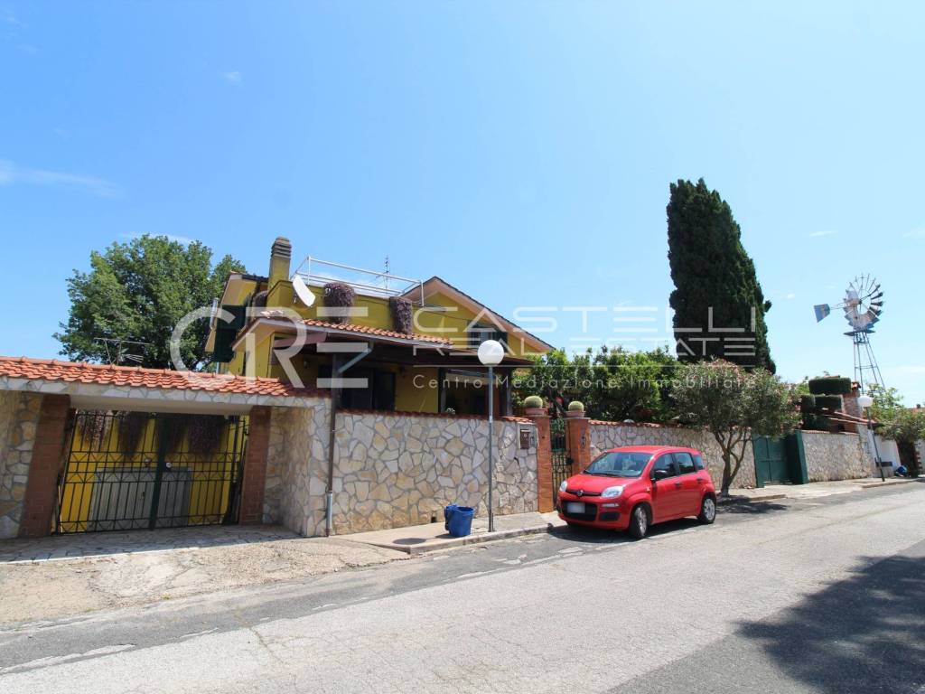 Villa a Aprilia in Via Monte Luco, 8 - Foto 4