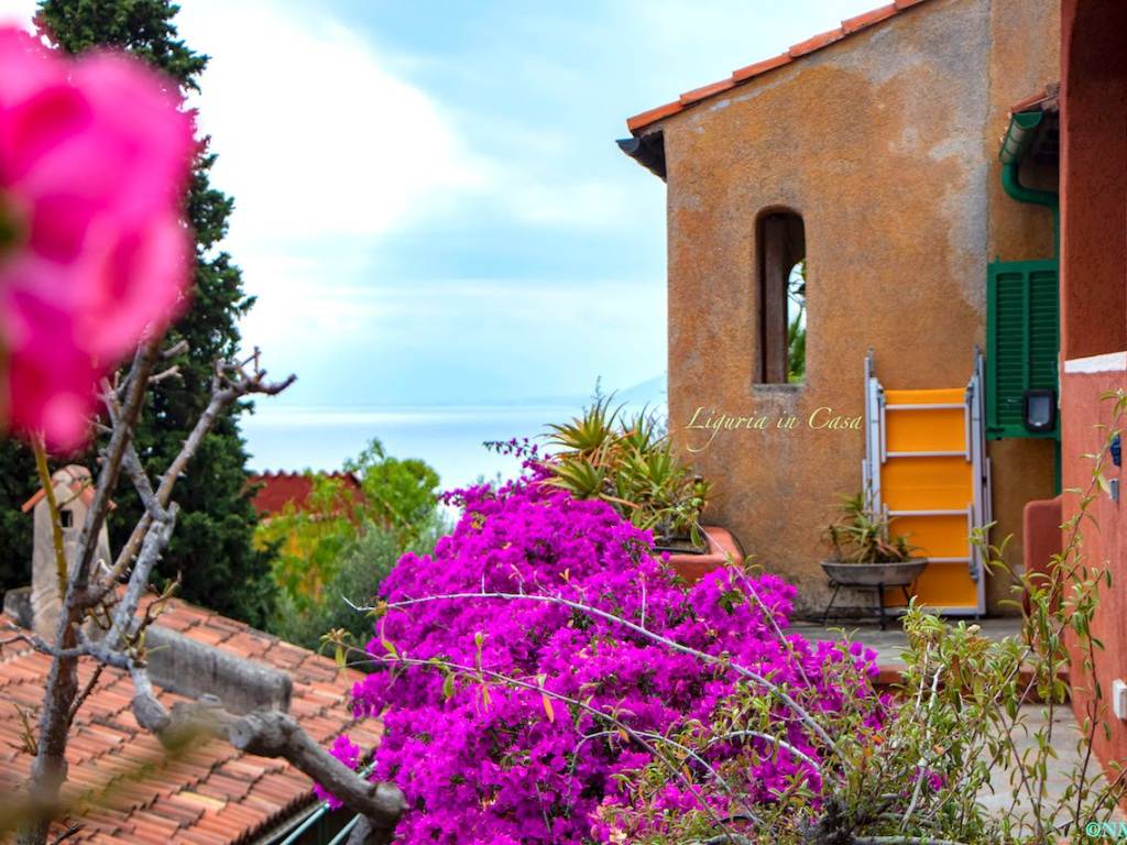 Villa a Finale ligure in Via Guglielmina d'Olanda, 37 - Foto 2