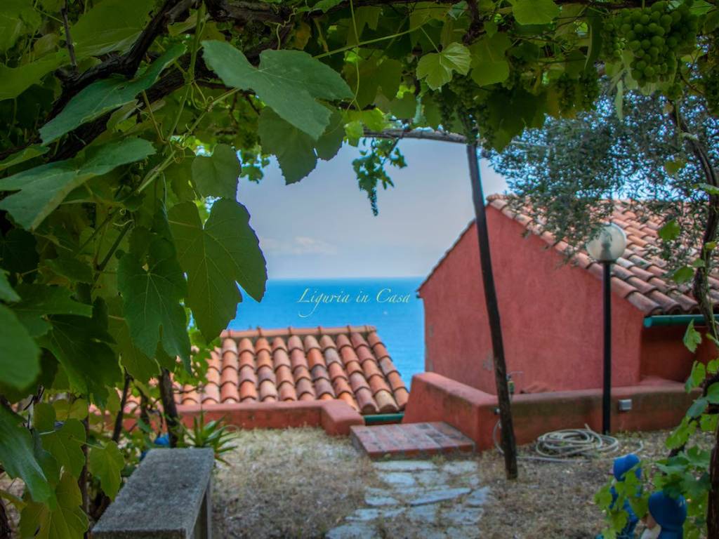Villa a Finale ligure in Via Guglielmina d'Olanda, 37 - Foto 4