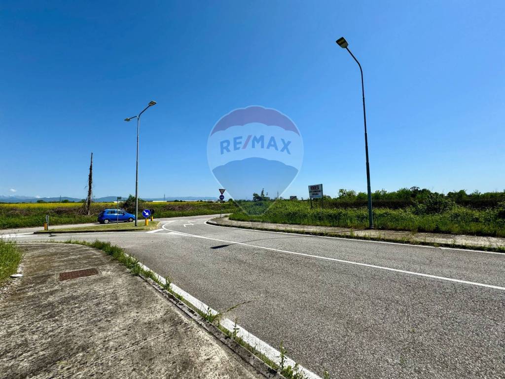 Terreno a Udine in VIALE PALMANOVA, 486 - Foto 2